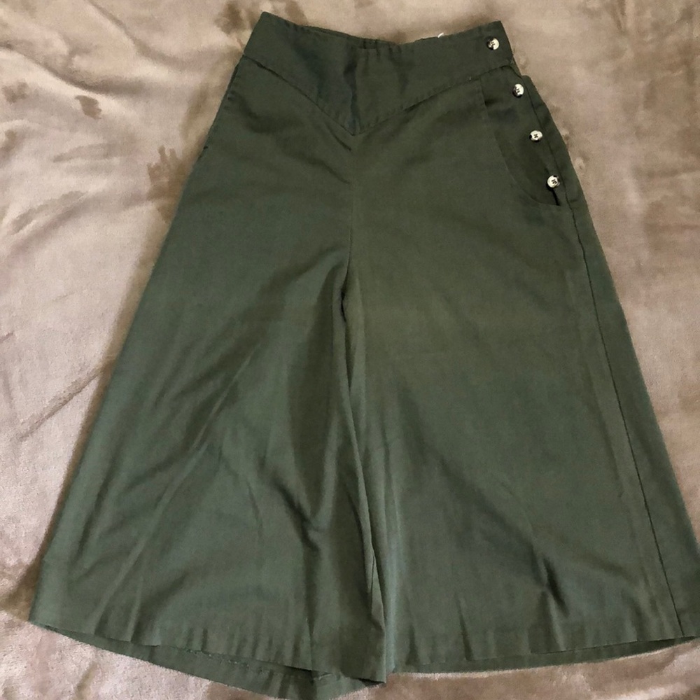 Vintage Green Pants/Skirt Size Small Below Knee